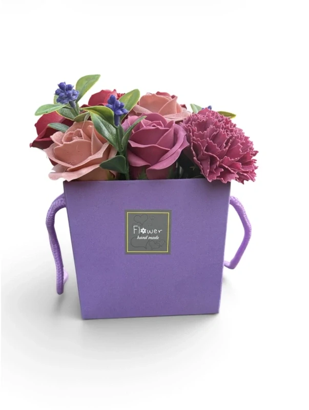 Mýdlová kytice Fialová zahrada – růže a karafiáty